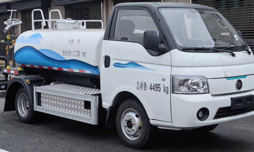 藍(lán)牌純電動(dòng)2.5噸灑水車(chē)